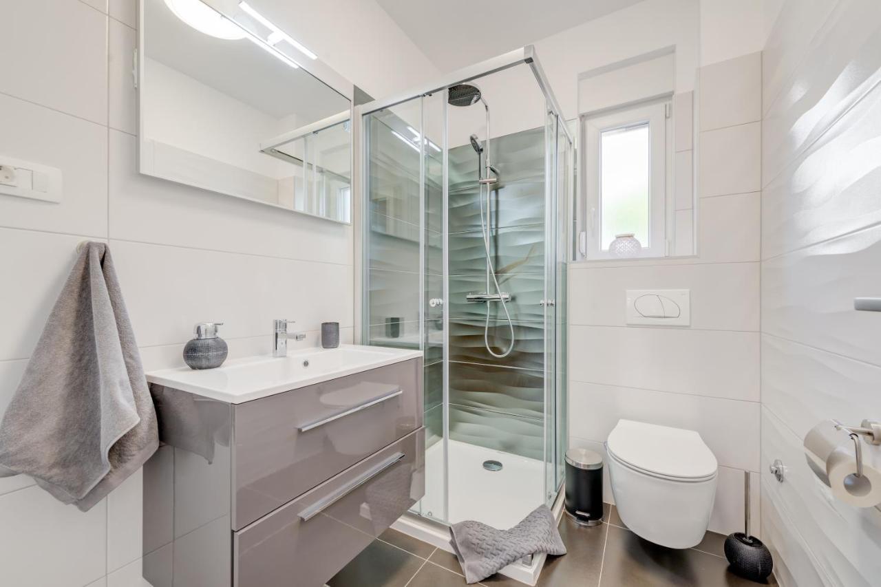 New, Private Heated Swimming Pool, Free Parking, Trogir Centar Apartment Exterior photo